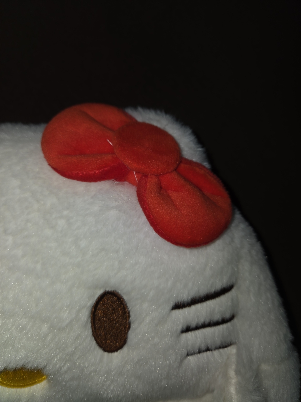 Hello Kitty Kids White & Red‎ Plush Backpack - Picture 4 of 15